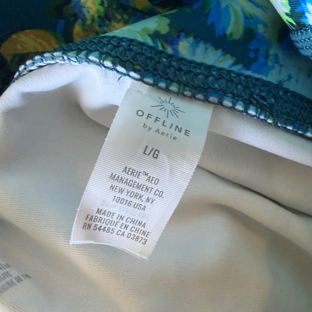 Offline by Aerie Size Large High-Waisted Biker Shorts Blue Floral Trippy Daisy - Picture 5 of 8
